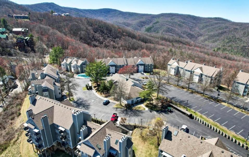New- Lovely 2-Bdr2Bath Gatlinburg Condo With Resort Indoor Pool Hot Tub Wi-Fi, Great Location מראה חיצוני תמונה